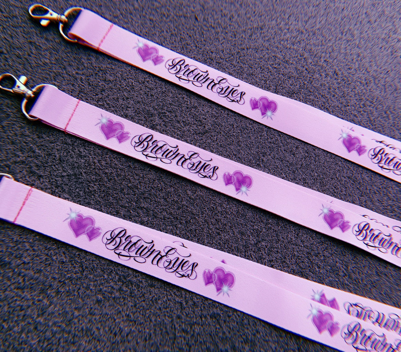 Brown Eyes Script Airbrushed Hearts Lanyard (Pink)