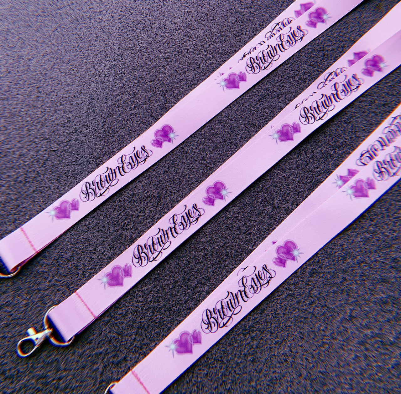 Brown Eyes Script Airbrushed Hearts Lanyard (Pink)