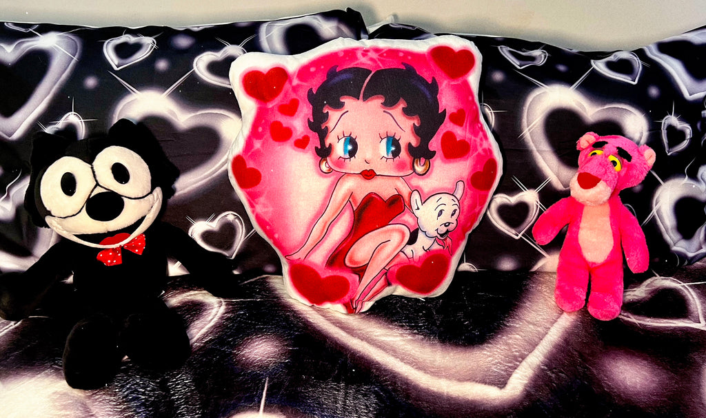 'BABYDOLL AT HEART' Heart Airbrush Die Cut Decorative Pillow (Pinks)