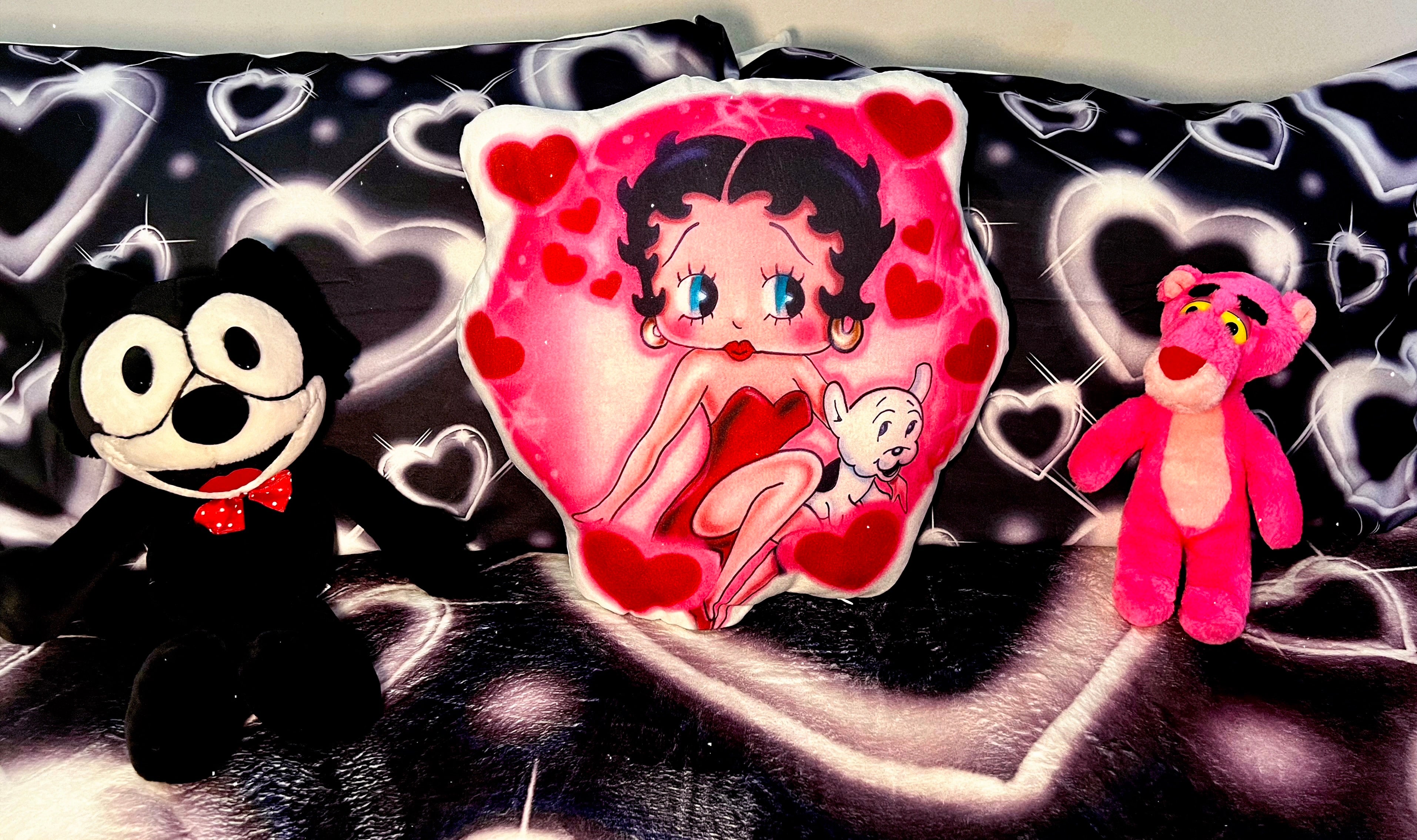 'BABYDOLL AT HEART' Heart Airbrush Die Cut Decorative Pillow (Pinks)