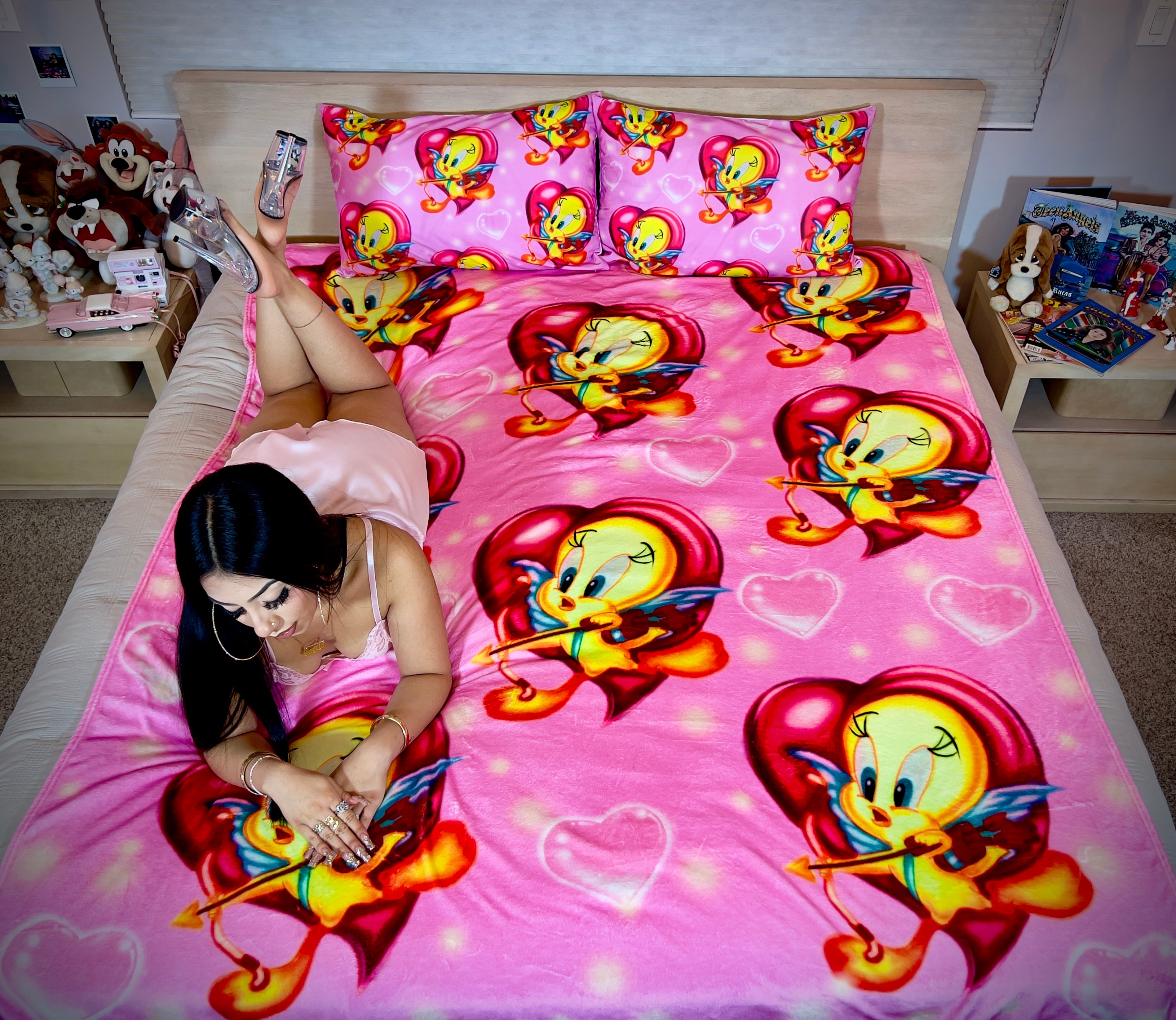 LIMITED EDITION EXTRA LARGE 'TWEETY LOVE' Hearts Airbrush Y2K Fleece Blanket (PINK) *Limited Edition