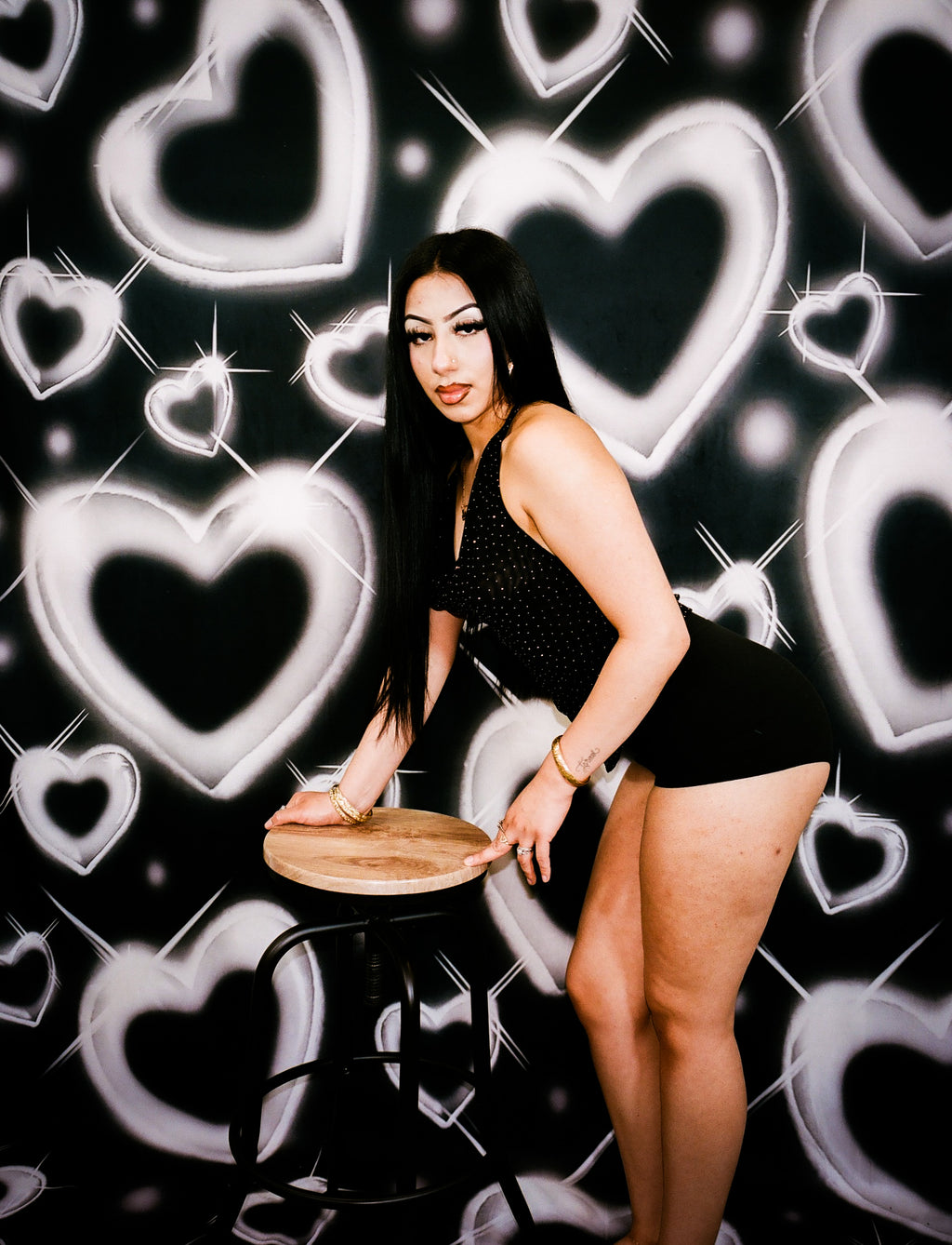 Y2K Early 2000s Airbrush 'Heart Of Chrome' Old School 90s Heart Glamour Shots Backdrop (BLACK/GREY/WHITE) (Extra Large)