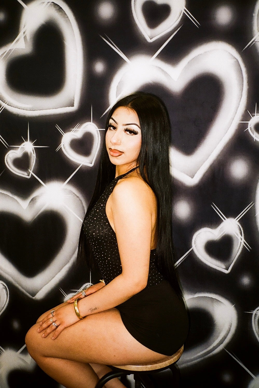 Y2K Early 2000s Airbrush 'Heart Of Chrome' Old School 90s Heart Glamour Shots Backdrop (BLACK/GREY/WHITE) (Extra Large)