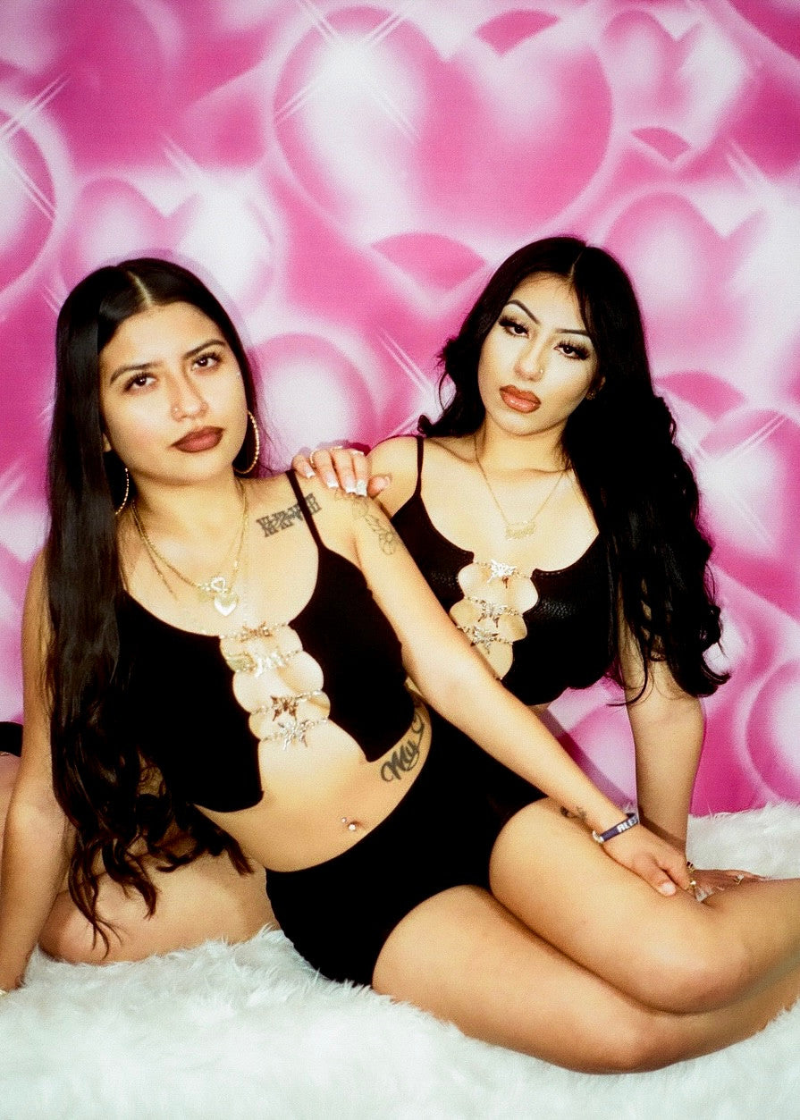 Glamour Shots Y2k Early 2000s 'Hearts & Hynas' Heart Airbrush 90s Old School Backdrop (BARBIE PINK) (Extra Large)