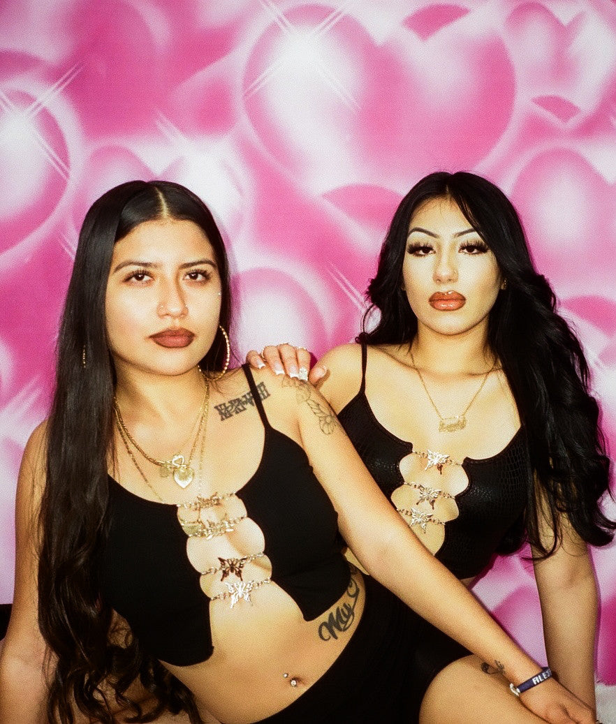 Glamour Shots Y2k Early 2000s 'Hearts & Hynas' Heart Airbrush 90s Old School Backdrop (BARBIE PINK) (Extra Large)