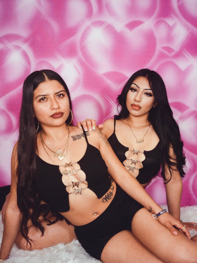 Glamour Shots Y2k Early 2000s 'Hearts & Hynas' Heart Airbrush 90s Old School Backdrop (BARBIE PINK) (Extra Large)