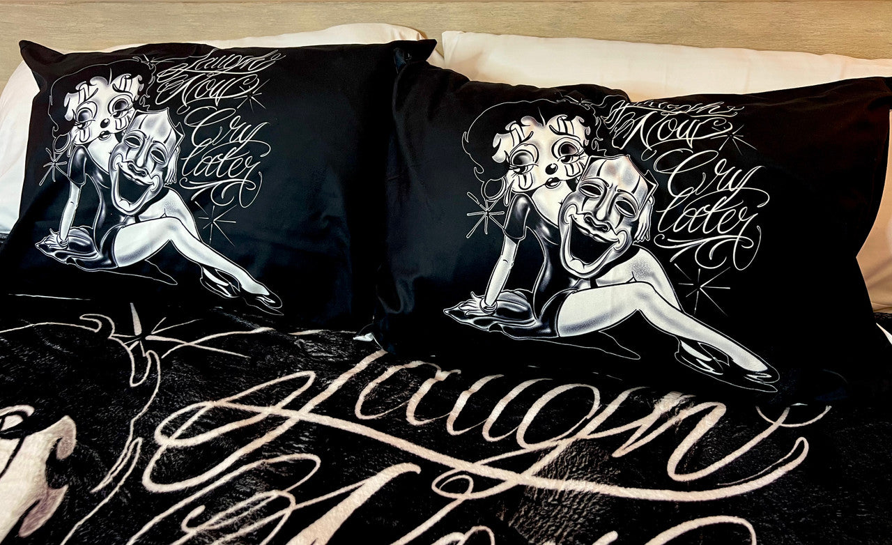 'LOOK OVER YOUR SHOULDER' Pillowcases (Set Of Two) *BLACK