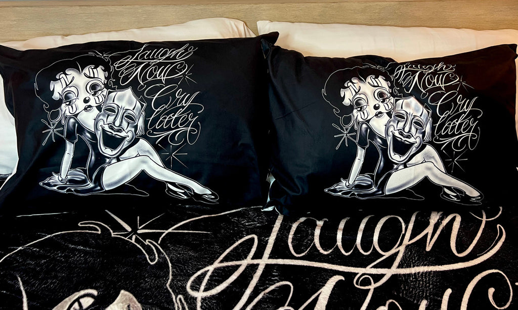 'LOOK OVER YOUR SHOULDER' Pillowcases (Set Of Two) *BLACK