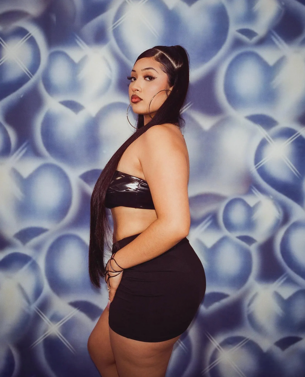 EXTRA EXTRA LARGE AIRBRUSH Y2K EARLY 2000s 'HEARTS & HYNAS' Glamour Shots Old School 90s Backdrop (SILVER/BLUE) (XXL) 6 FT x 7.5 FT Exclusive!!
